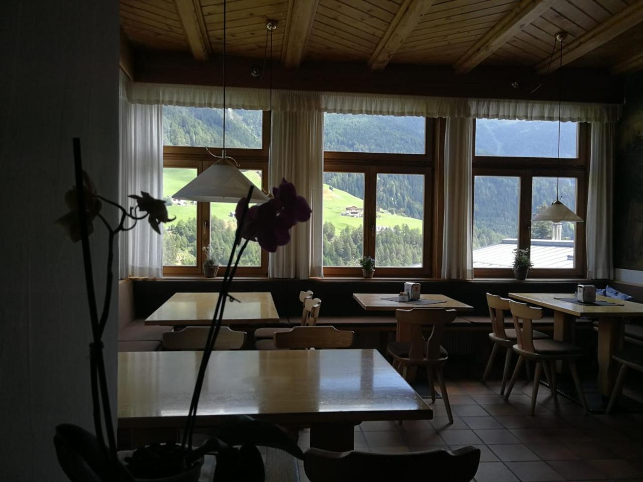 Hotel Gasthaus Weisskugel Mals im Vinschgau Exterior foto