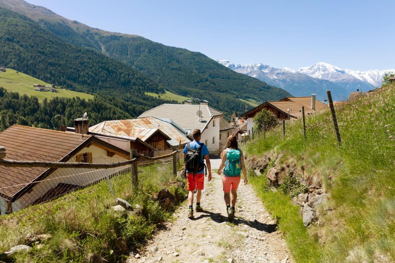 Hotel Gasthaus Weisskugel Mals im Vinschgau Exterior foto