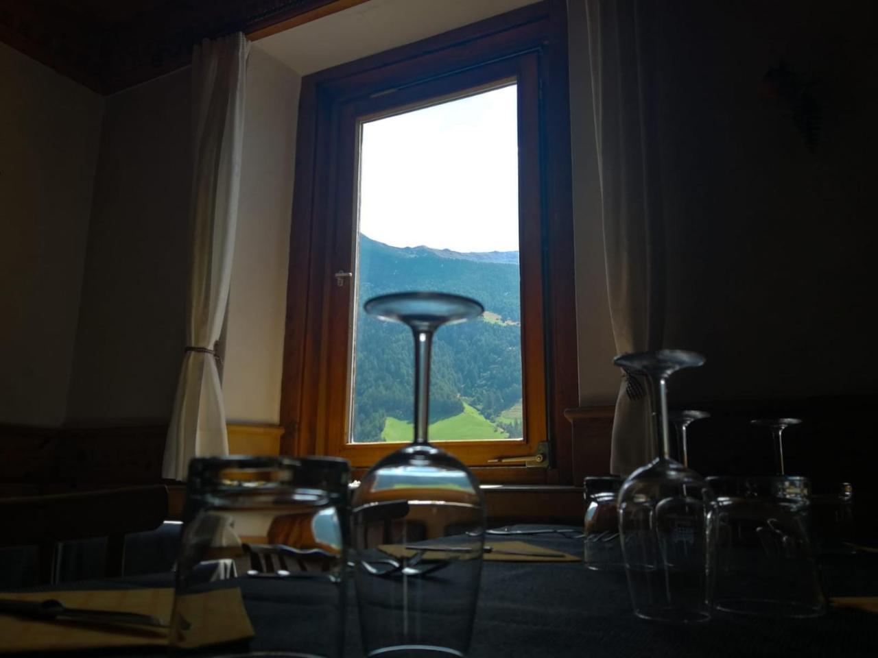 Hotel Gasthaus Weisskugel Mals im Vinschgau Exterior foto