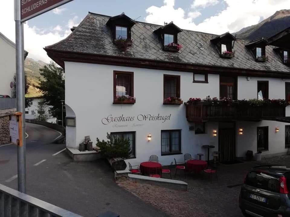 Hotel Gasthaus Weisskugel Mals im Vinschgau Exterior foto
